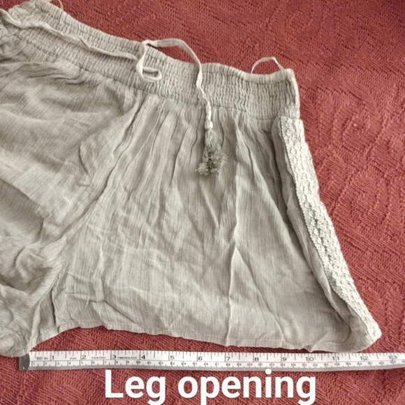 Salty Lemon Beach Crop Top with Matching Shorts in Thyme Size Small - Picture 6 of 12